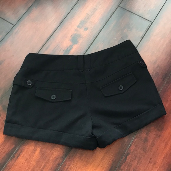 • Tracy Evans Black Shorts • - Picture 3 of 5